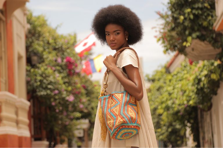 Modelo con co creación Claudia Akel en Cartagena