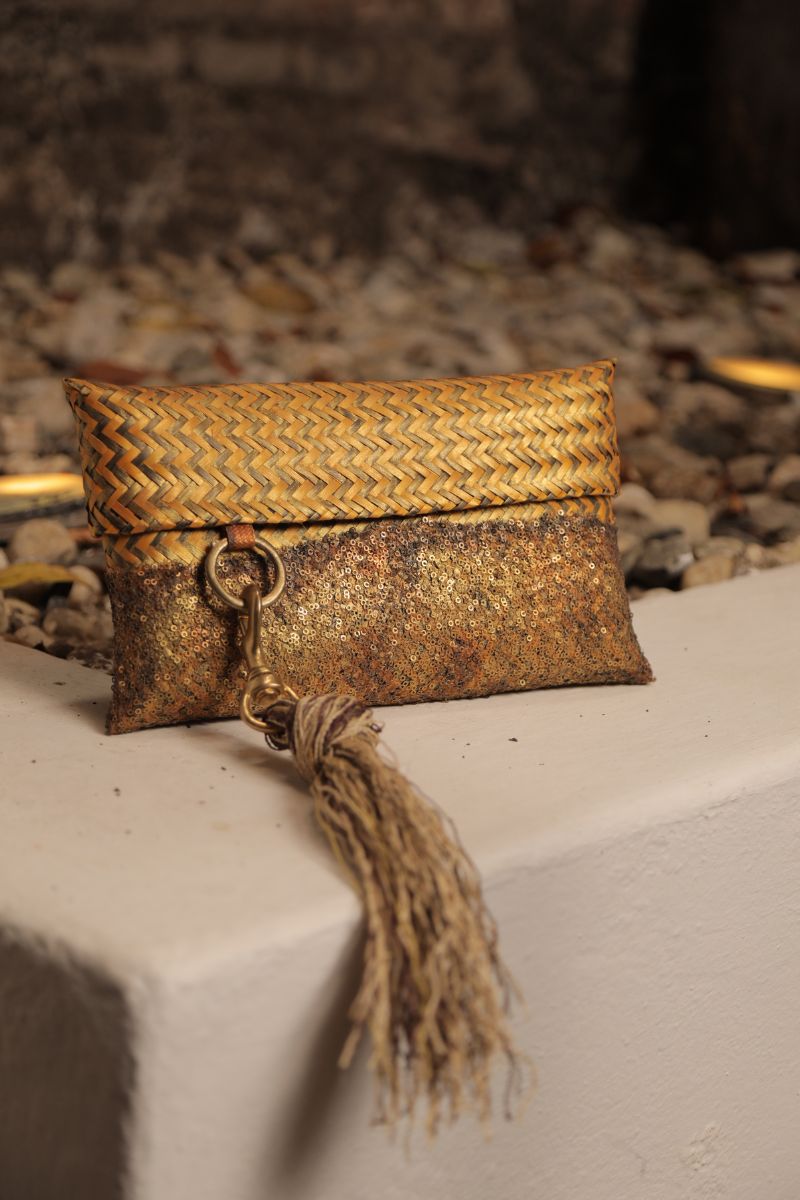 sobre de la tienda Claudia Akel