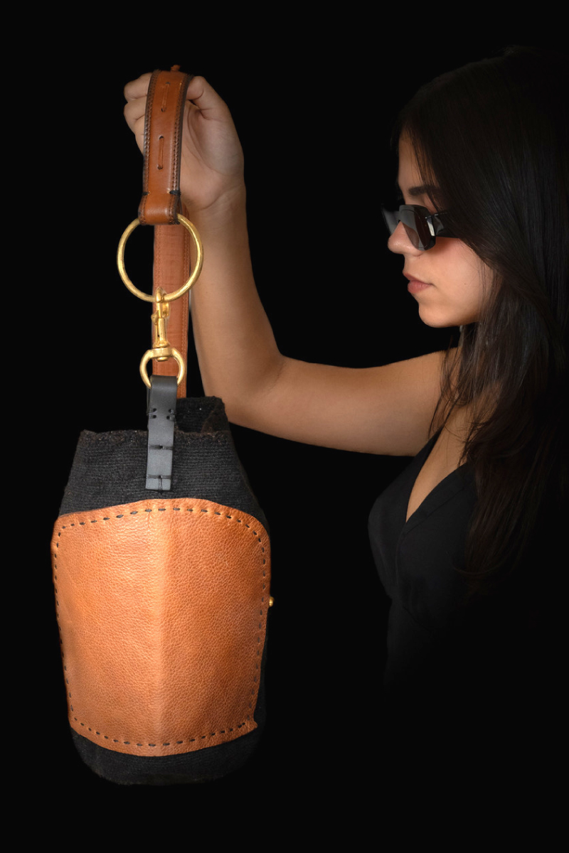 Mochila Arhuaca Mediana con Cuero Italiano